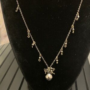 Elegant Silver tone and crystal Necklace NWOT